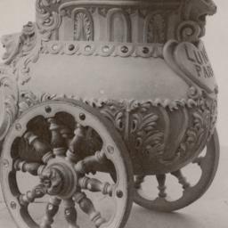 Amusements: Luna Park Chariot
